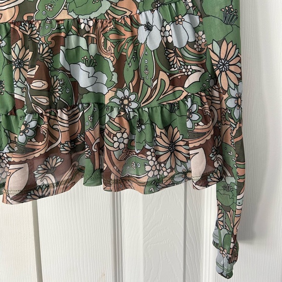 Love, Fire Top Printed Floral Pattern Mesh Long Sleeves Layered Size Small - Picture 3 of 15